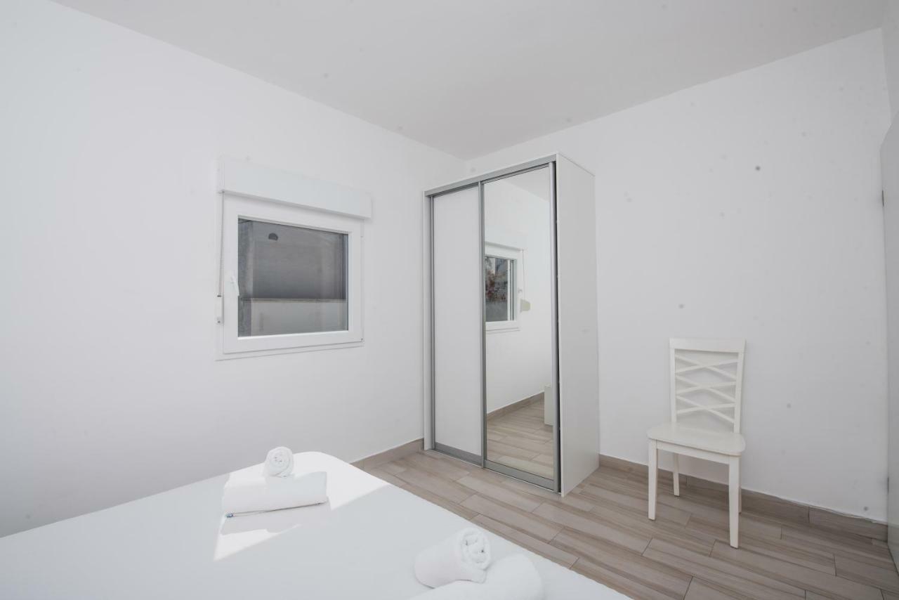 Apartments By The Sea Semy Novalja Zimmer foto